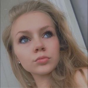 Meet your Posher, Monique